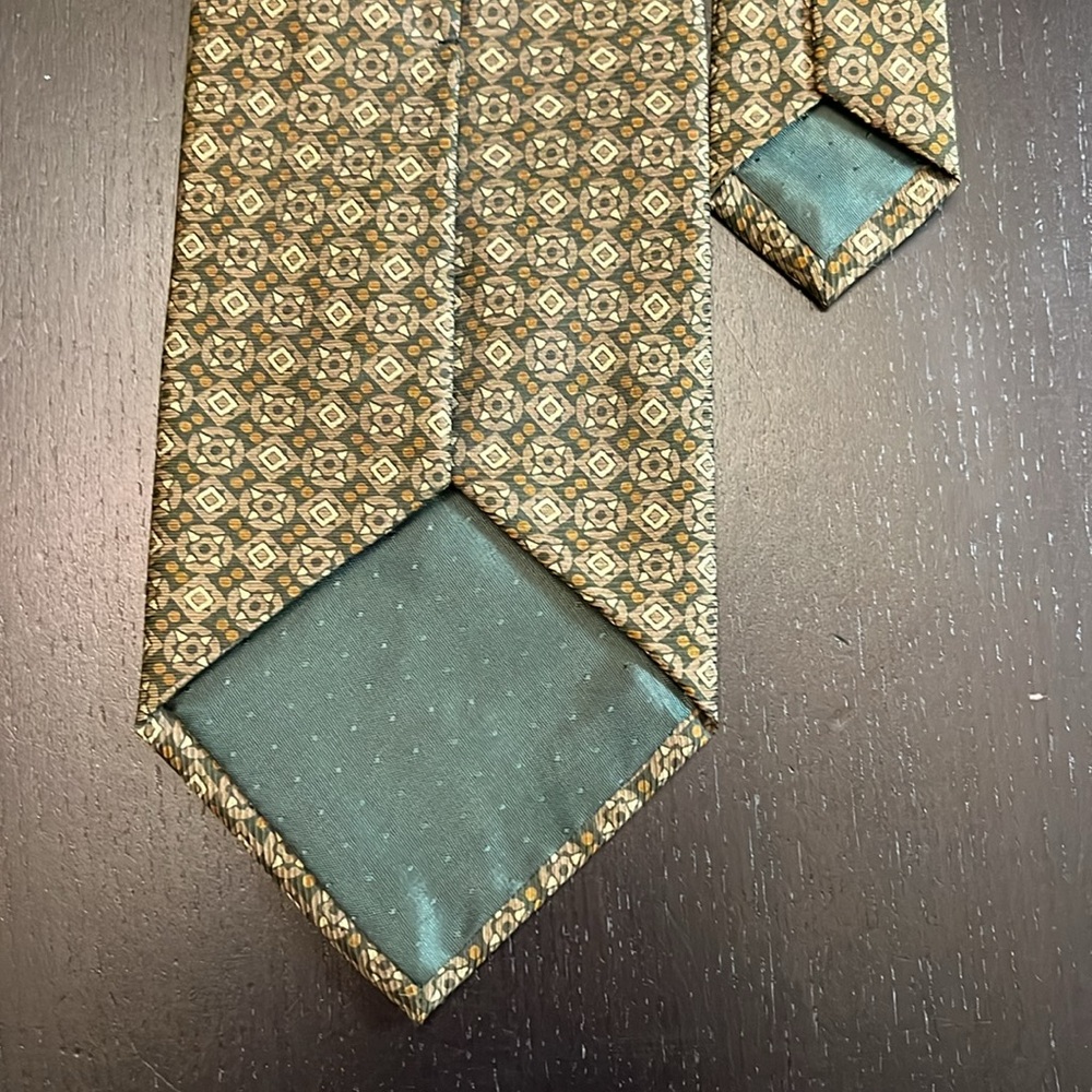 Barney’s New York 100% Silk Tie - Picture 3 of 4